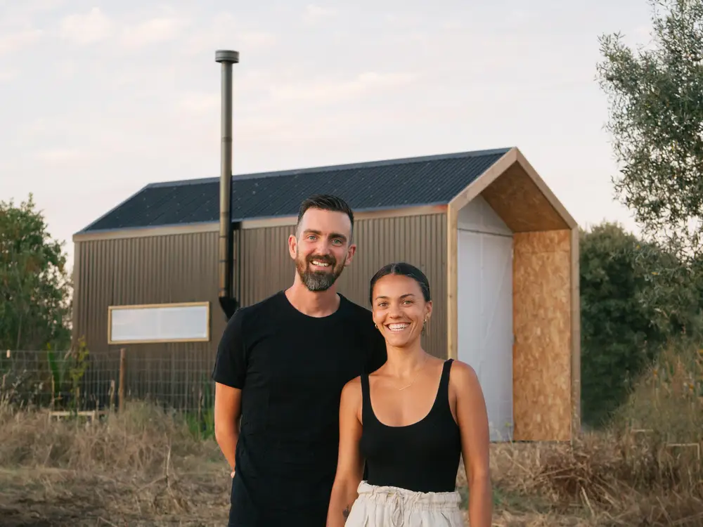 Kupili su parcelu u Portugalu i <b>izgradili malenu kuću u 6 mjeseci</b> – uče vas kako to učiniti