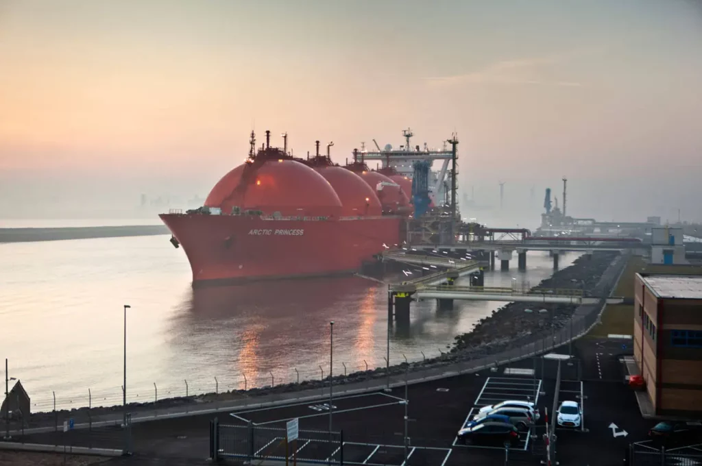 LNG tanker zakrčen ispred Europe: “<b>EU je pretjerala sa gomilanjem plina</b>“
