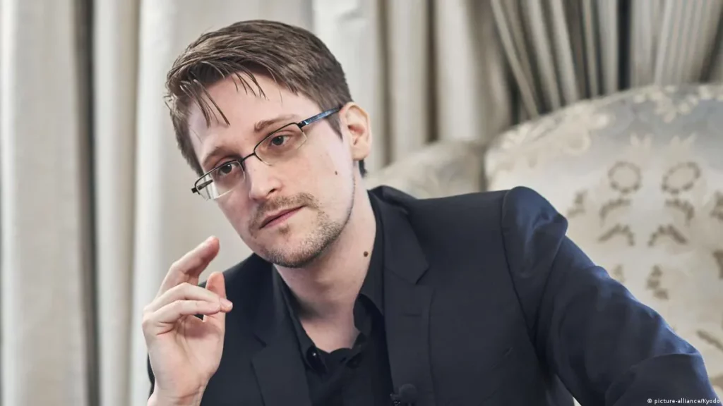 Snowden prisegnuo na vjernost Rusiji i dobio putovnicu